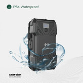 پاوربانک Green Lion Solar 5 در حال شارژ بیسیم گوشی هوشمند