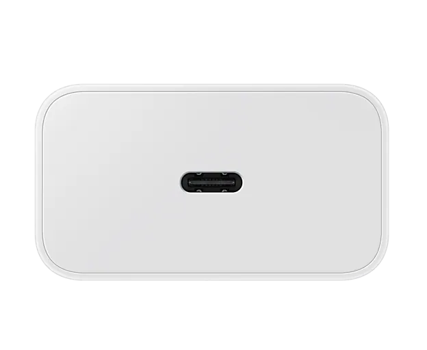 نمای نزدیک از پورت USB-C شارژر سامسونگ EP-TA2510 با کیفیت ساخت بالا.