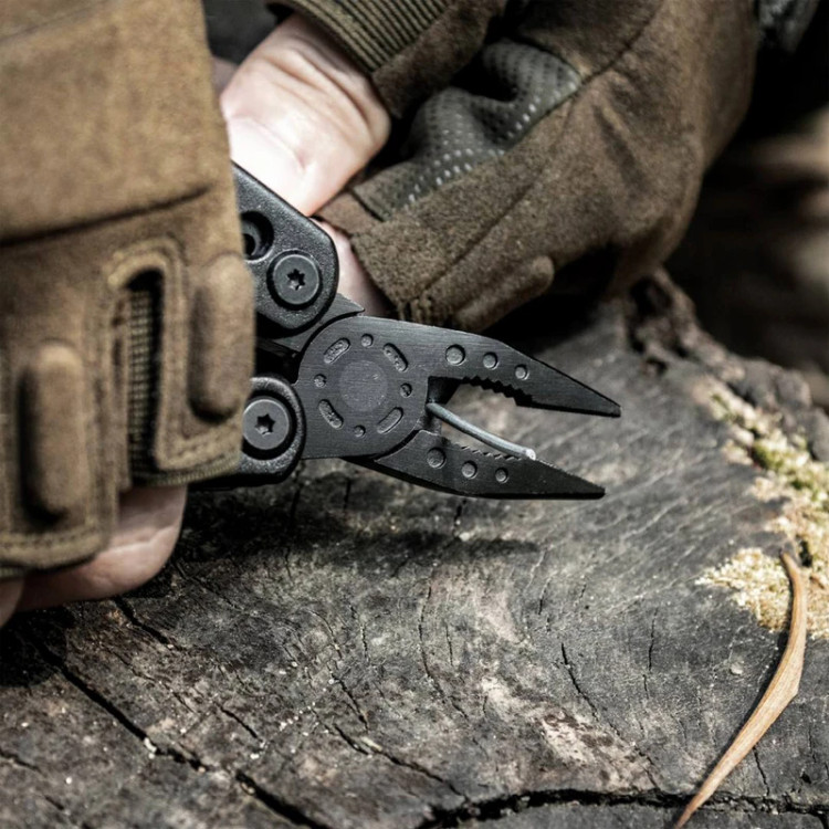 مجموعه ابزارهای داخل Green Lion Multi Plier Pro همراه با کیف پارچهای