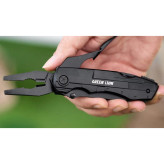 عکس کاربردی از انبردست گرین لاین هنگام استفاده در سفر یا کمپ