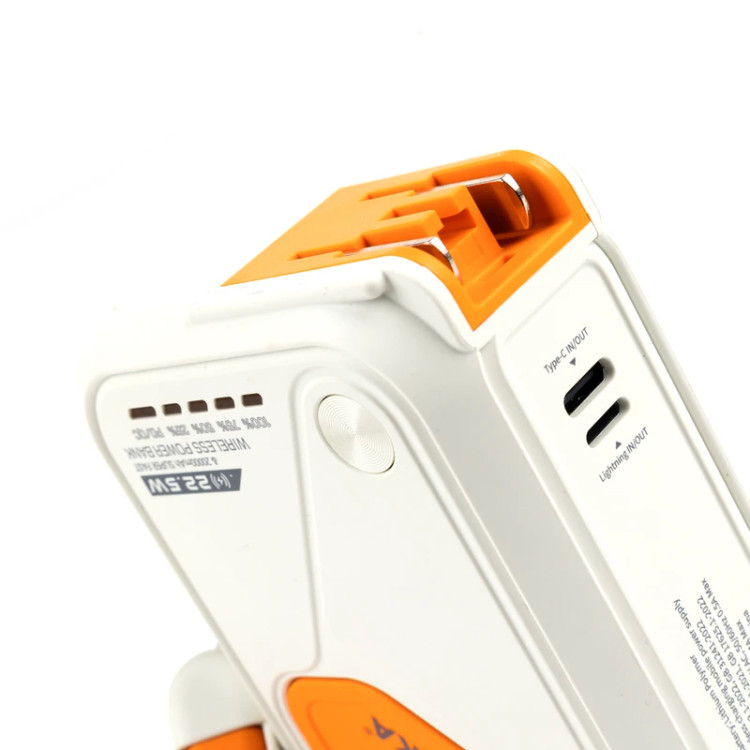 پاوربانک HP-223PD در حالت شارژ گوشی