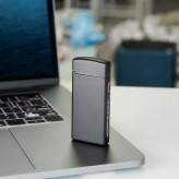 فندک الکتریکی L200 نقرهای - درب باز و الکترودهای دوقوسی پلاسما