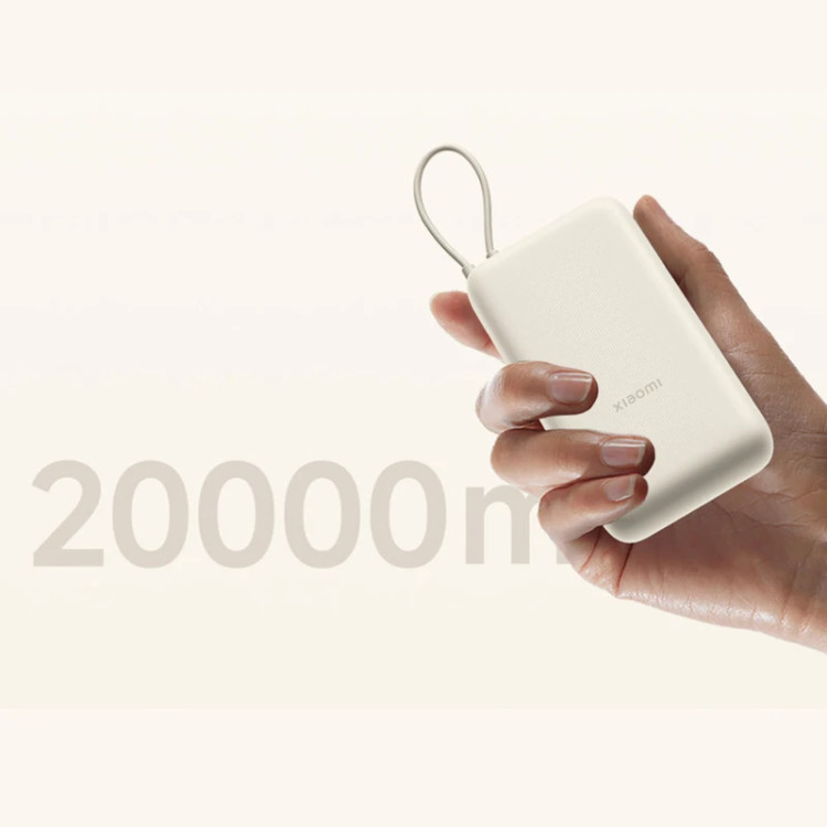پاوربانک شیائومی PB2030 در دست - ابعاد جمعوجور و وزن ۳۴۲ گرم