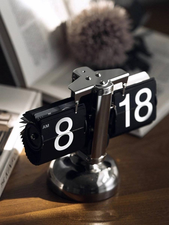 ساعت رومیزی ورقهای (Flip Clock) زاویه بالا