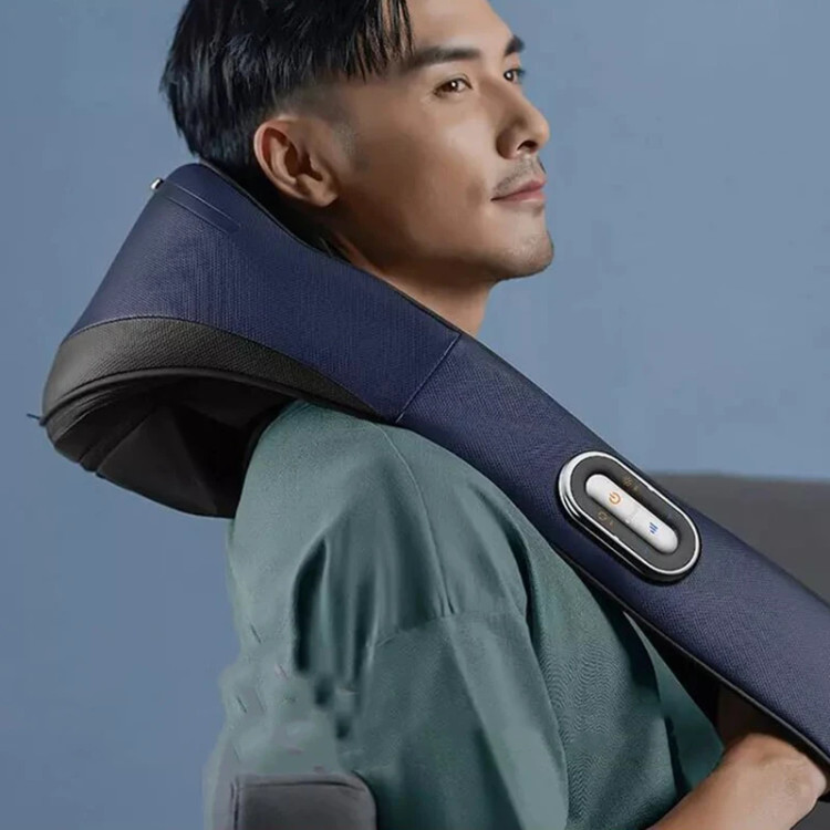 ماساژور فیلیپس PPM3521 در حالت استفاده روی گردن