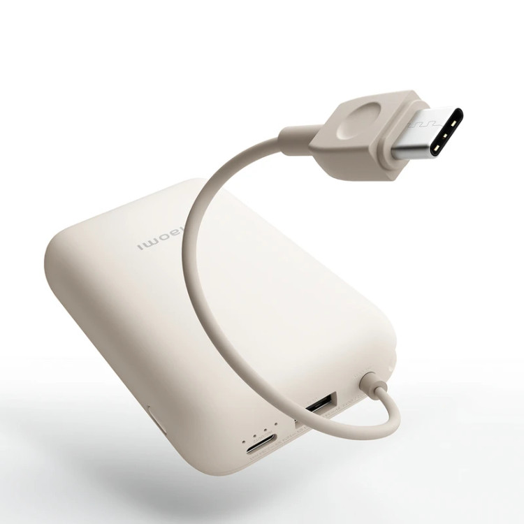 نمای نزدیک پاوربانک شیائومی P15ZM با درگاه USB-C و USB-A